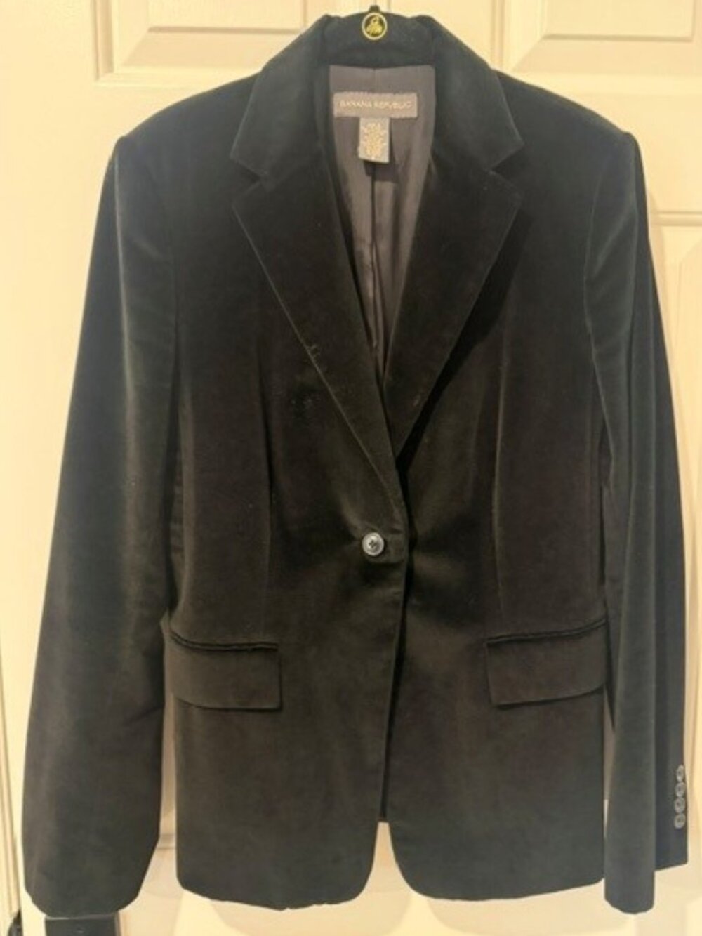 Like New Black Velvet Blazer - Size 8